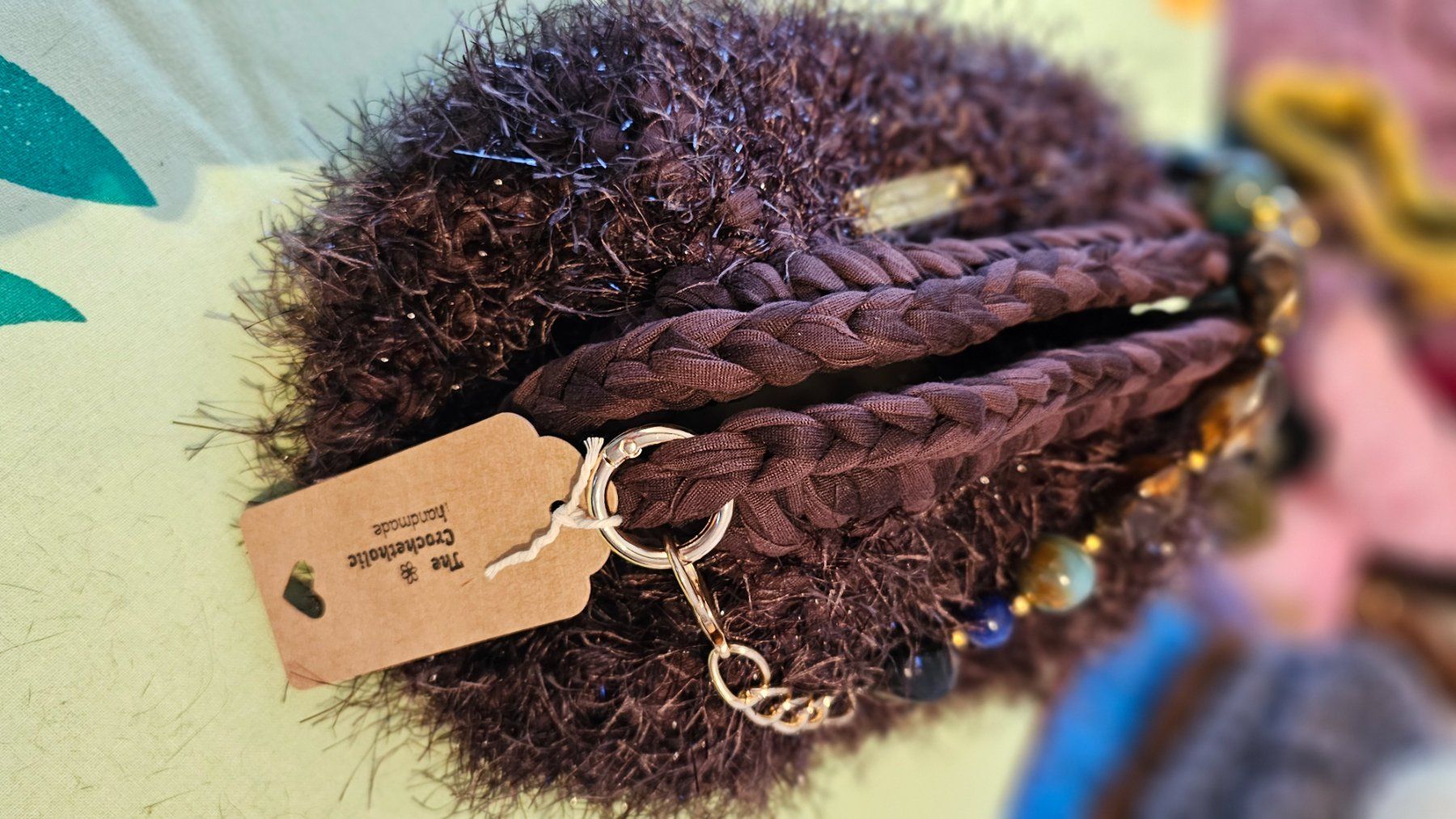 Taschen für Damen: brauner strubbliger Clutch trendy und einzigartig – Neu und originalverpackt aus Fehraltorf von lisam16 1