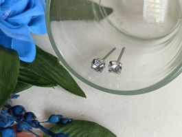 Ohrstecker mit funkelndem Zirkonia (Silberfarben