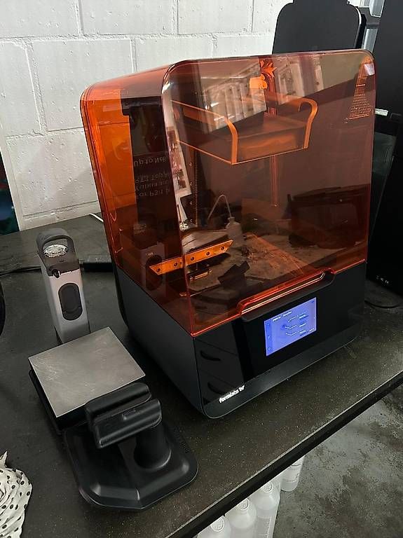 Stampanti 3D: Form 3+ SLA 3d printer inkl. Zubehör – Usato da Rheineck venduto da Felbus