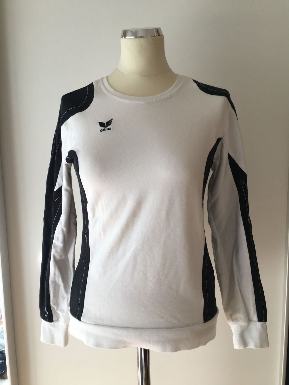 Pullover & Sweatshirts: Sweatshirt / Erima / schwarz weiss / 34 / XS – Gebraucht aus Zürich von laudomai