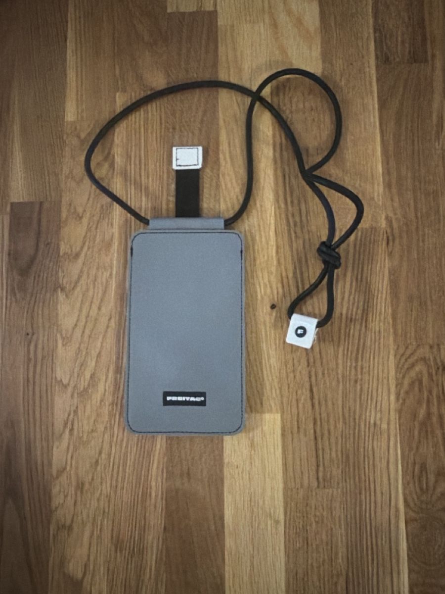 Freitag Covers & Schutzfolien: PROTECTION POUR MOBILE FREITAG – Neu und originalverpackt aus Brügg BE von traindenuit