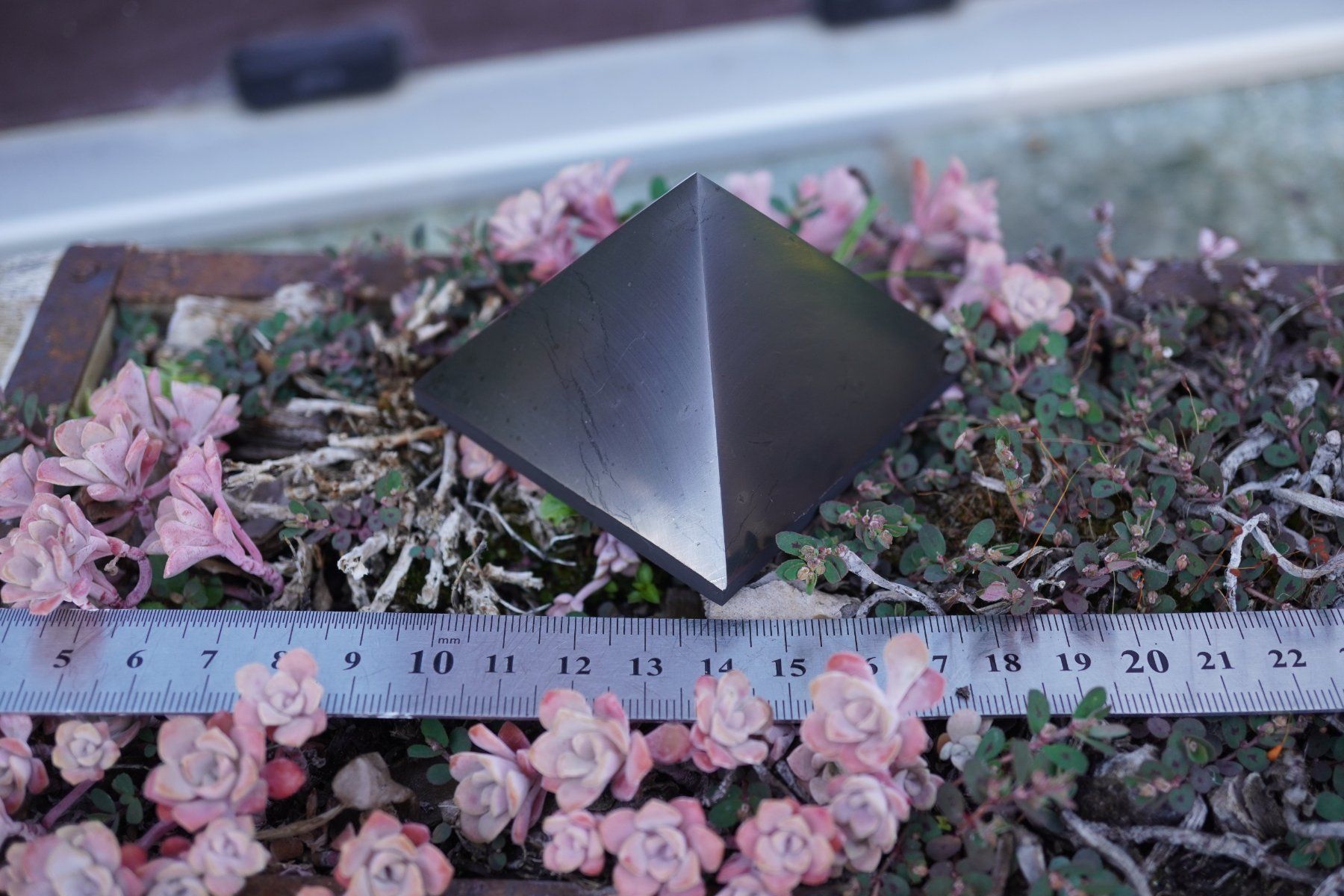 Minerali & Pietre curative: Schungit / Shungit  Pyramide    6cm – Nuovo e nell'imballaggio originale da Eschenbach SG venduto da topstone 3