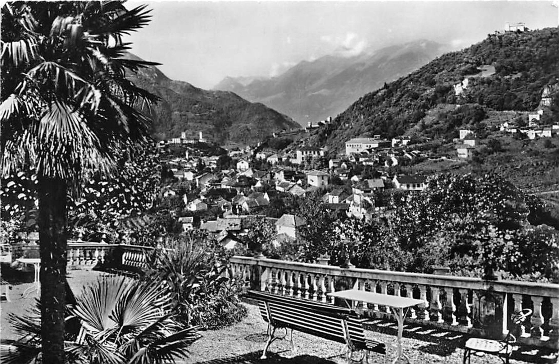 Cartes postales: Bellinzona, Panorama e tre Castelli – D'occasion à Ottikon b.Kemptth. par Neptun1974