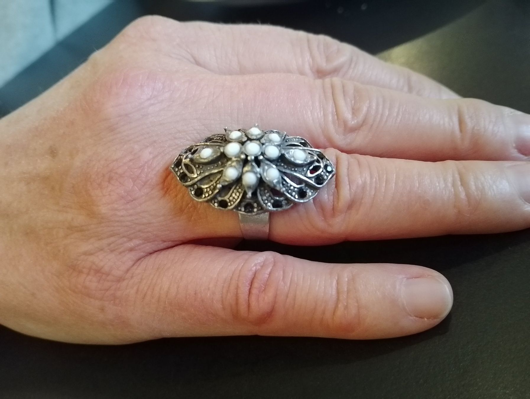 Anelli: Hübscher Ring mit Steinchen - gewölbt, verstellbar – Usato da Luzern venduto da Seri4 7
