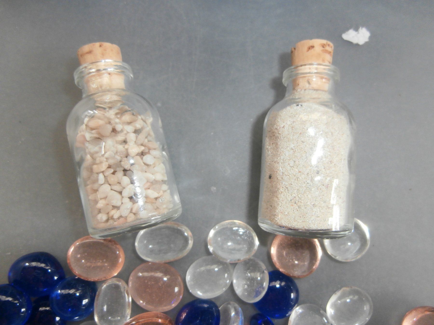 Tutte le decorazioni: Glassteine und diverses farbiges Deko Material – Usato da Rüschegg-Heubach venduto da Ofen111 4