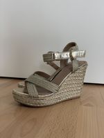 Sommerliche Keilabsatz Sandalen in Gold, Gr. 39