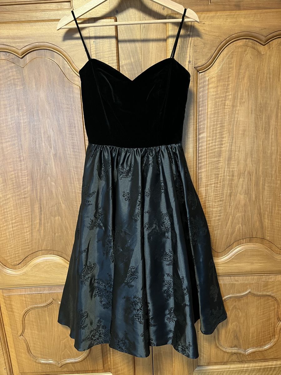 Robes: Vintage Kleid mit Samt schwarz Gr. 36 – D'occasion à Rotkreuz par zisii