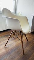 Vitra Eames Plastic Armchair, Gestell Ahorn