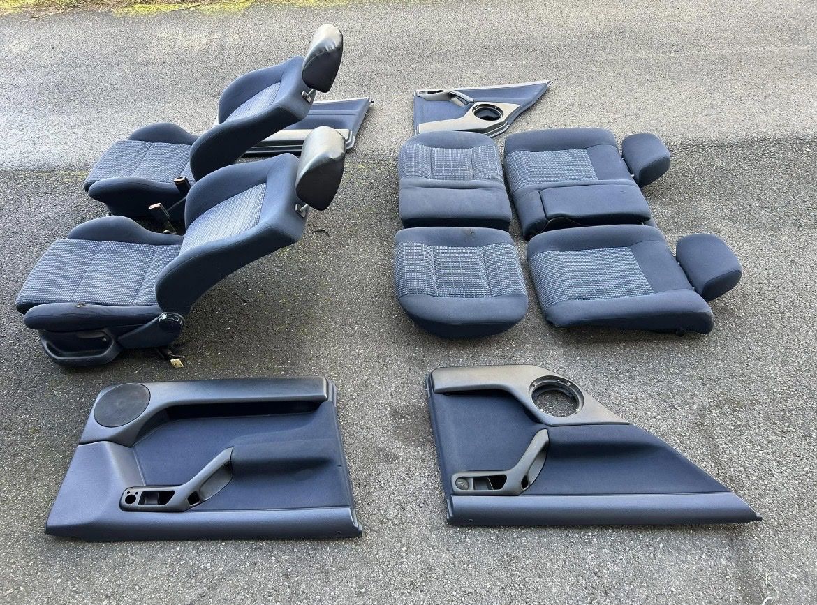 Volkswagen Tutti pezzi di ricambio auto: Intérieur bleu VW vento vr6 – Usato da Muraz (Collombey) venduto da Wolfdog1978 2