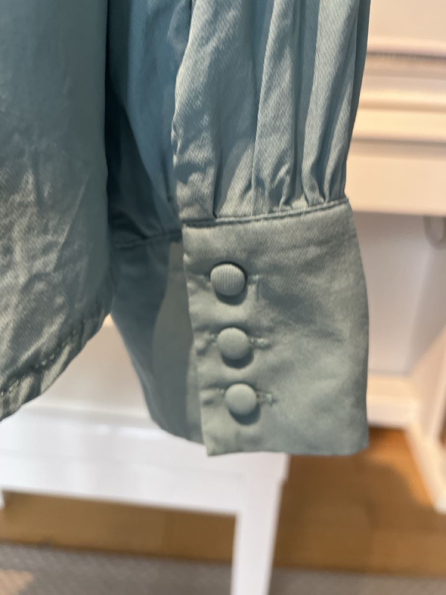 Manor Blusen: Edle Bluse mit Rüschen, Manor, 38 – Gebraucht aus Solothurn von Bobesch08 5