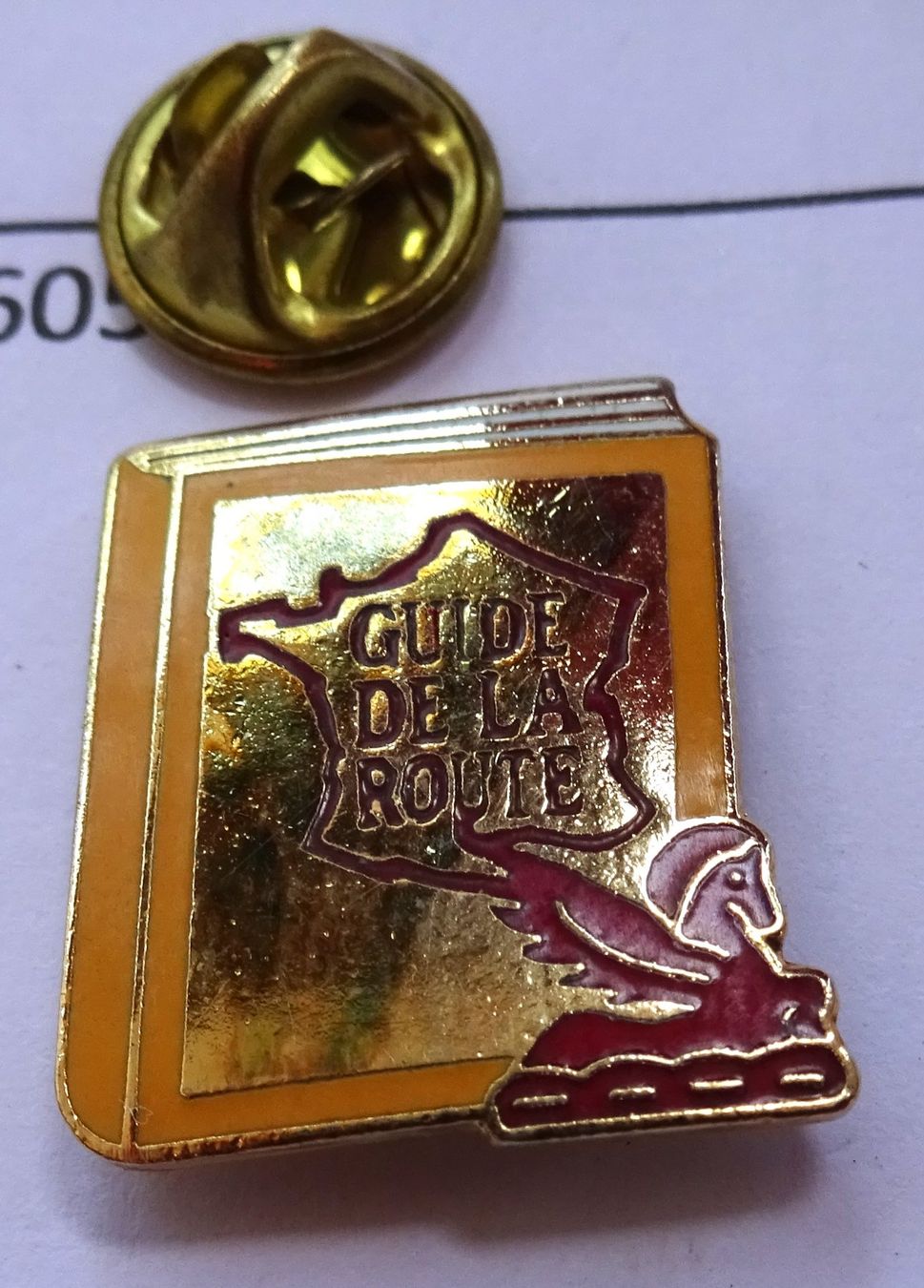 Plaquettes & Badges: Pin Buch GUIDE de la ROUTE – D'occasion à Utzenstorf par BUtter81