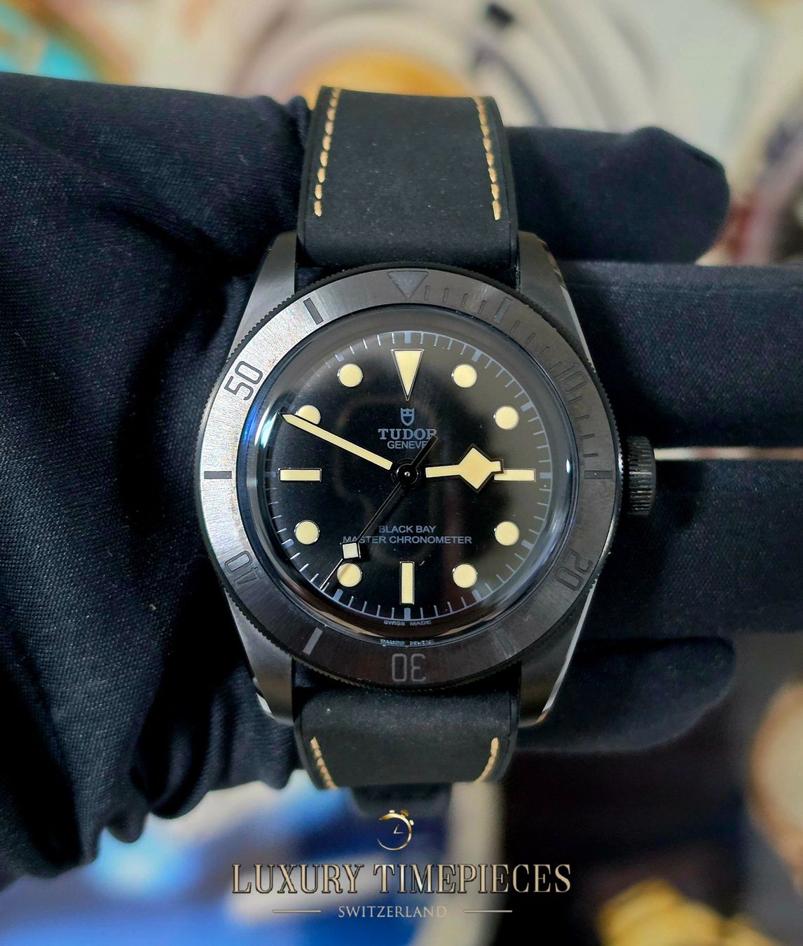Tudor Montres: TUDOR BLACK BAY CERAMIC  / 2025 / FULL SET / NEW – D'occasion à Zuzwil SG par LuxuryTimepieces