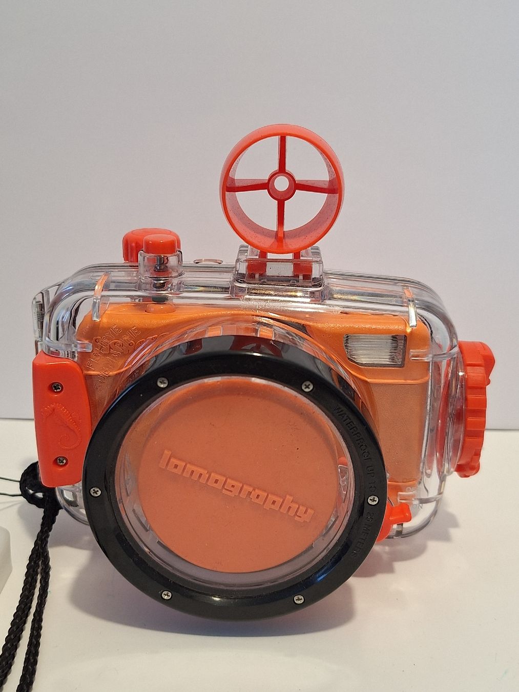 Lomo Fotocamera: Lomography Fish eye orange + wasserdichte Schutzhülle – Usato da Pfäffikon SZ venduto da TobyPeterson