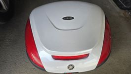 Original Topcase Yamaha 50 Lt. 2 Helme passt perfekt.