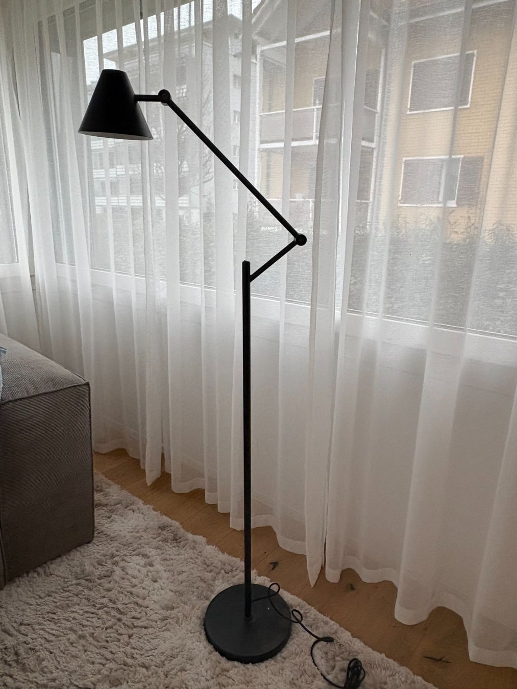 Lampes: LED-Stehlampe schwarz NEU – Neuf (Voir description) à Steinhausen par sarastei