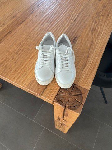 Damenschuhe: Sneakers low weiss Marke Musk – Gebraucht aus Wohlen AG von CarusoGrand