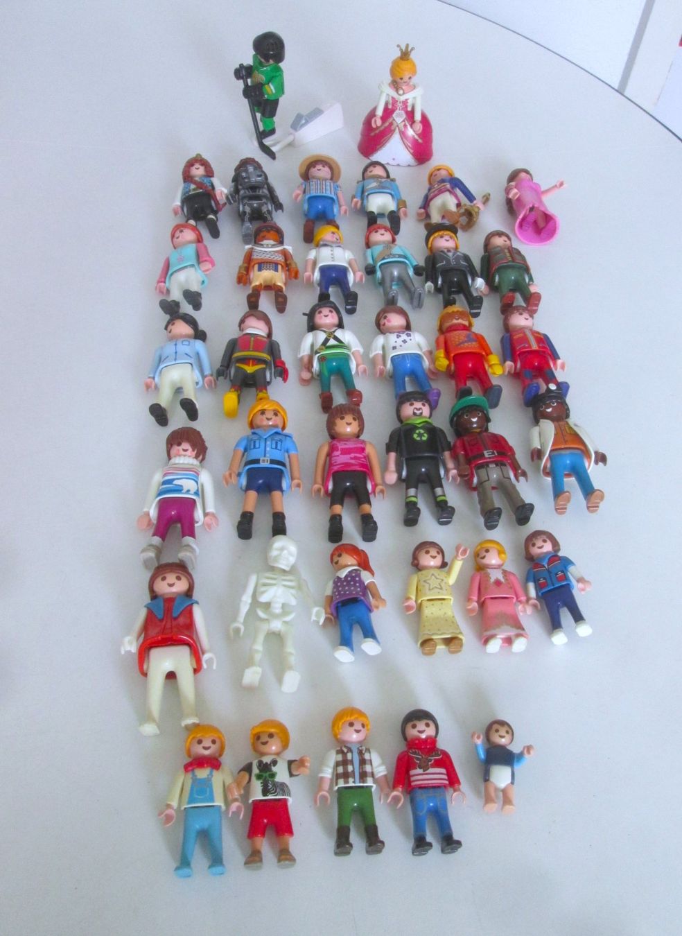 Playmobil Spielzeuge: 37 Playmobil-Figuren – Gebraucht aus Sementina von babucia