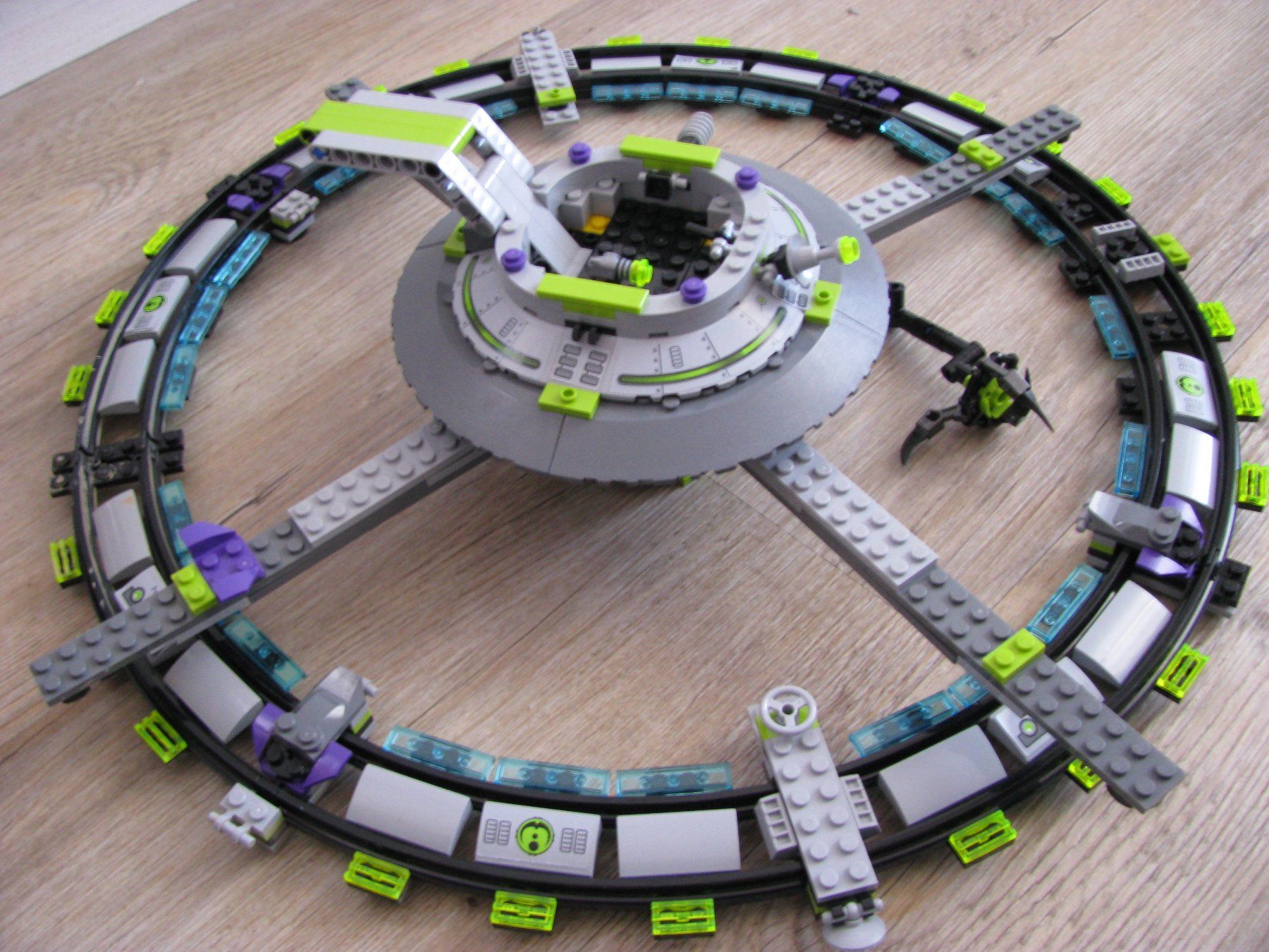 Lego Kit di costruzioni: LEGO Alien Conquest 7065 - Alienraumschiff – Usato da Zweisimmen venduto da Domii 1