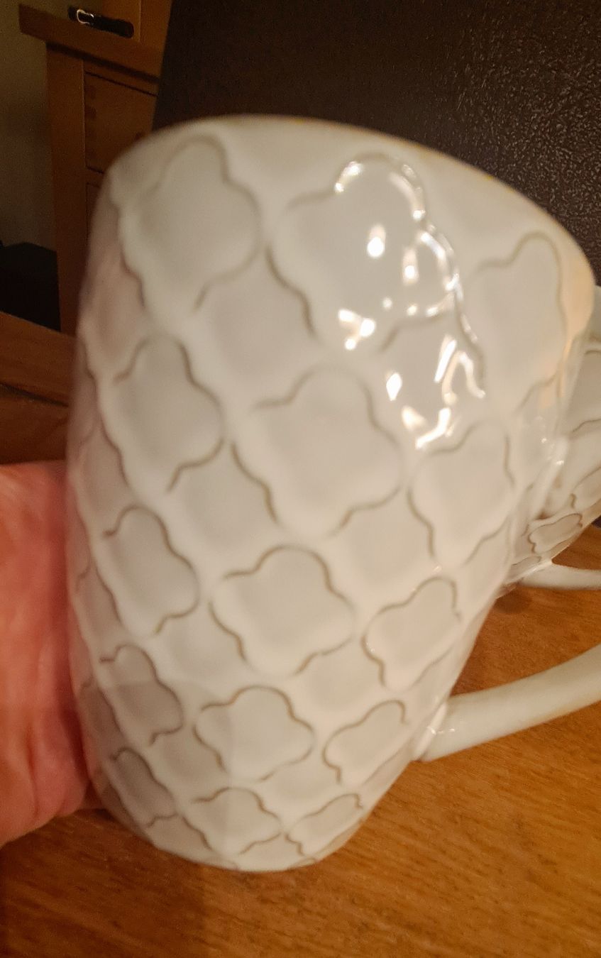 Tazze: 2 Kaffeebecher, cremefarben mit Muster, neuwertig – Usato da Perlen venduto da SPICE24 1
