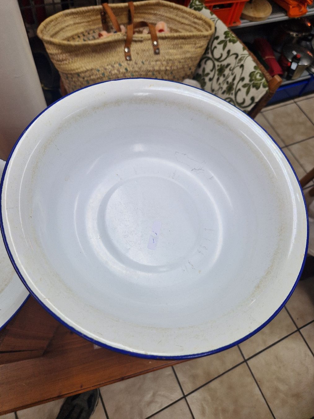 Schalen: Emaille Schüssel, Durchmesser 31cm, Vintage Look, – Gebraucht aus Mörigen von Clio111 1