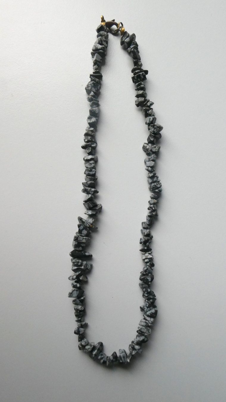 Catenine: Halskette aus Schneeflocken-Obsidian-Splittern – Usato da Frauenfeld venduto da dhour 1