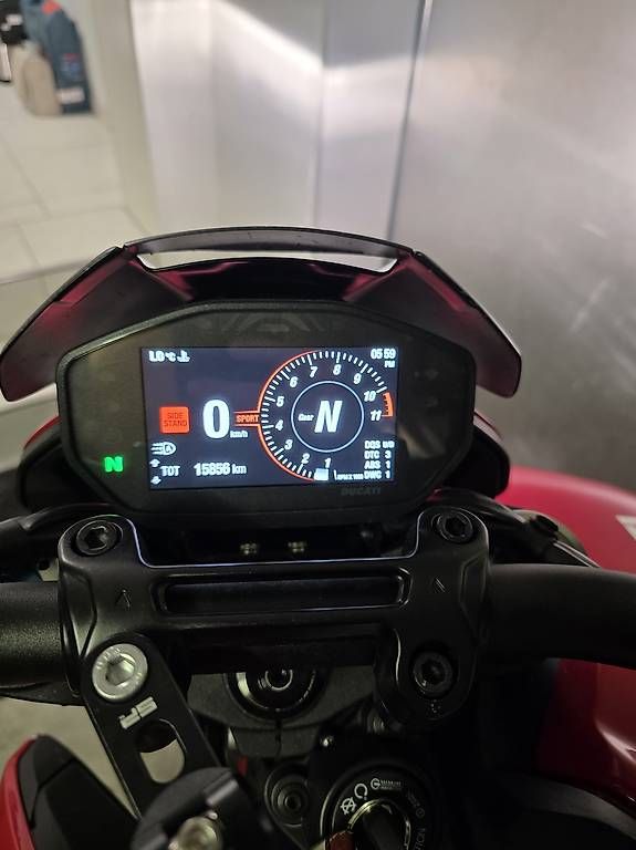Strada: Ducati Hypermotard 950 SP – Usato da Galgenen venduto da LGT10 4