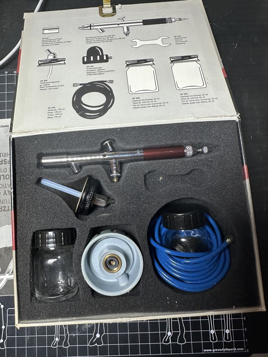 Kit di modellismo & Modellini statici: Aérographe et peintures – Usato da Martigny venduto da doudou1983 1