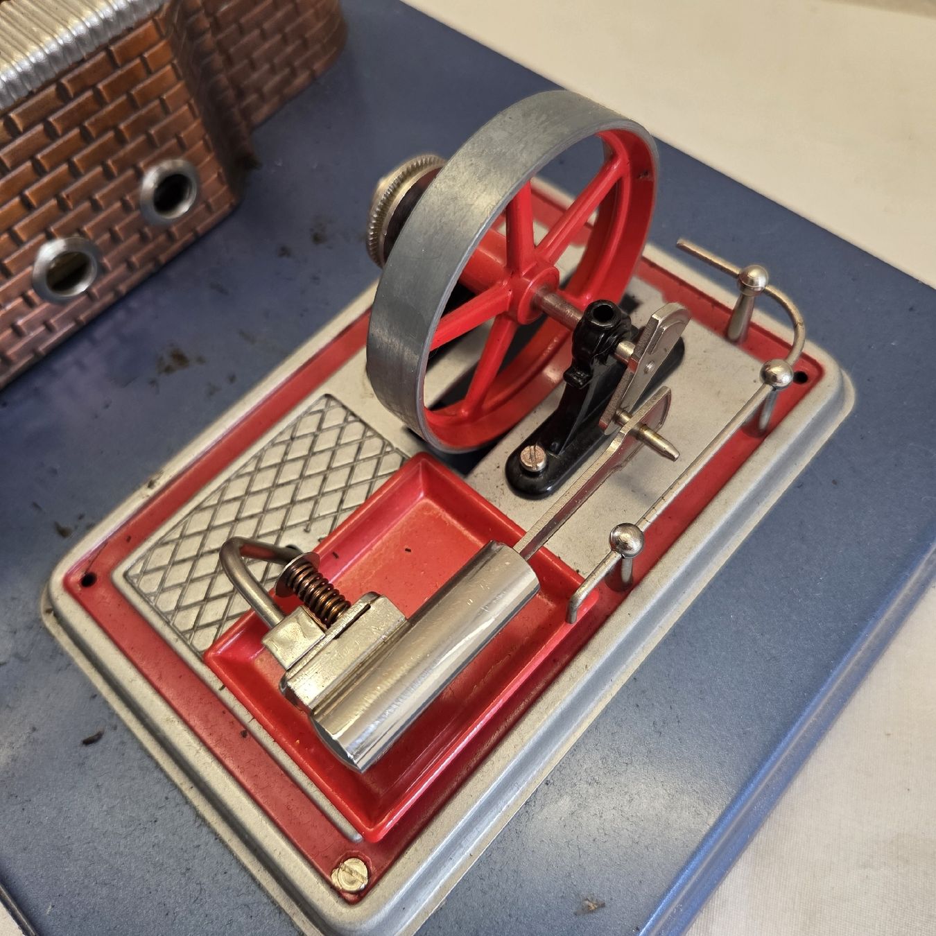 Wilesco Modellbausätze & Standmodelle: Wilesco Dampfmaschine D12 – Gebraucht aus Stans von Ducati16 7