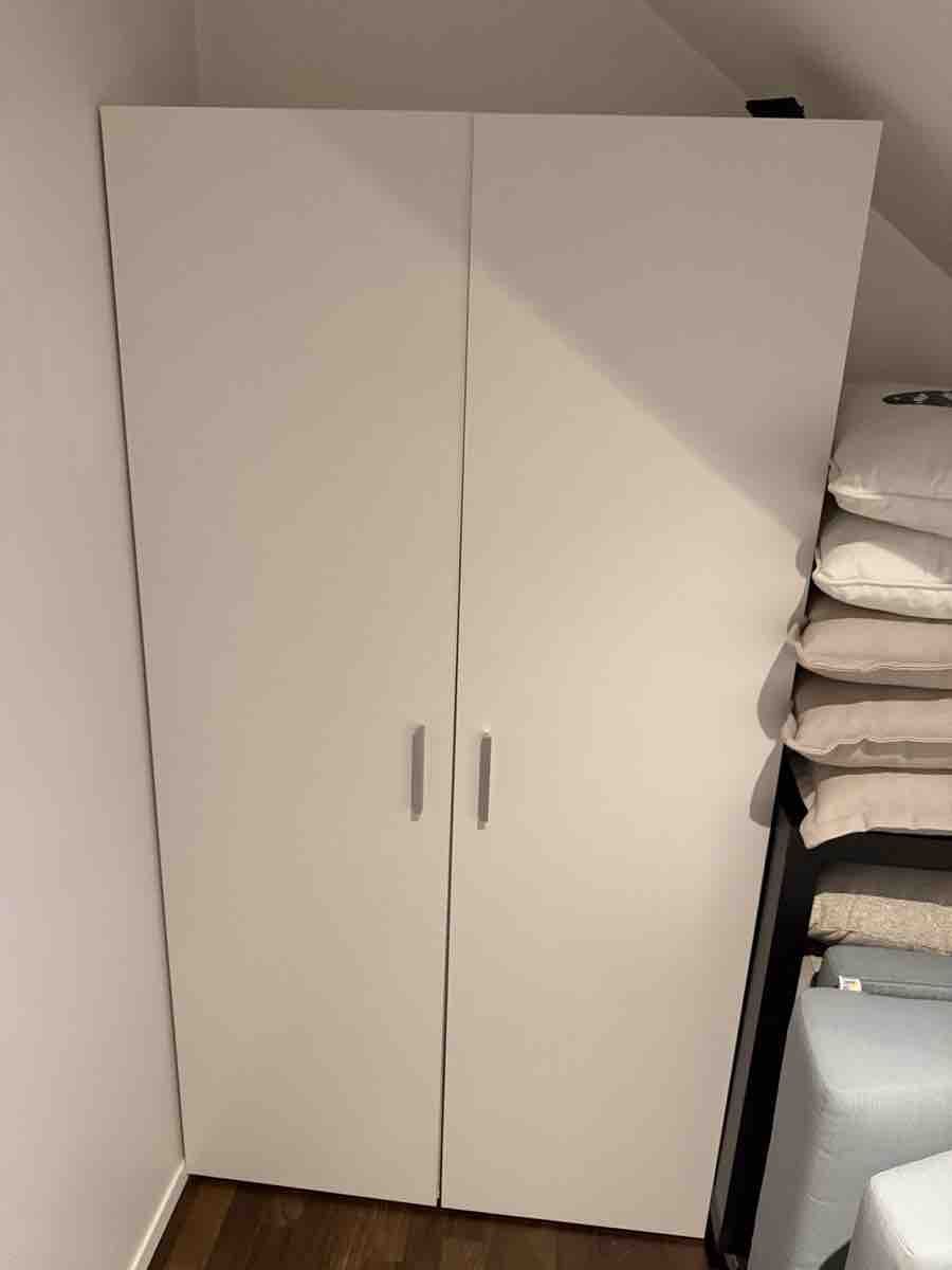 Ikea Armoires: White Two-Door Wardrobe Used – D'occasion à Schafisheim par zob_2000