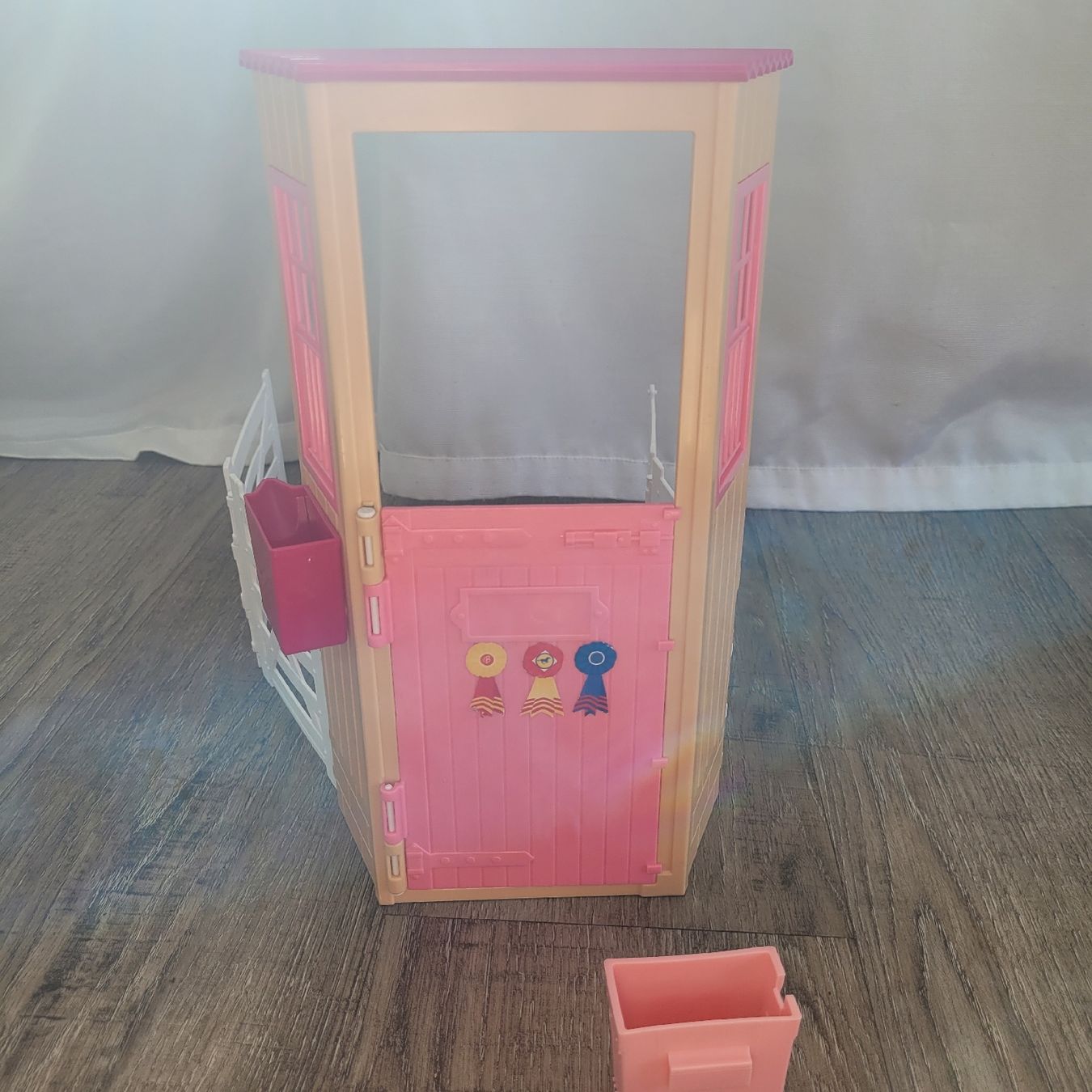 Spielzeuge: Barbie Pferde Stall und Zubehör – Gebraucht aus Niederbuchsiten von klengyel 3