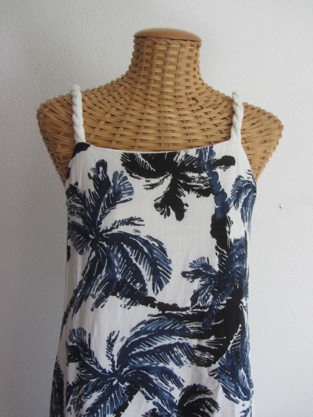 Kleider: SHOULDER - Kleid weiss mit Palmen S – Gebraucht aus Zürich von Diazaio 1