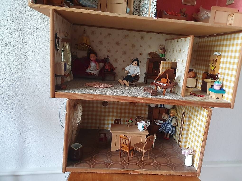 Case e mobili per bambole: Puppenhaus – Usato da Olten venduto da stritten