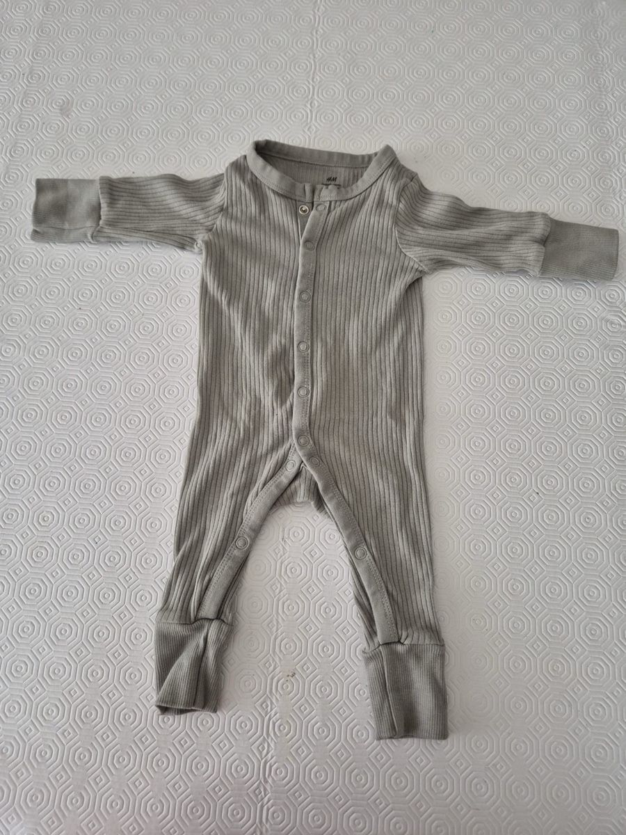 H&M Pagliaccetti: Mitwachsender Strampler Grösse 56  – Nuovo (secondo la descrizione) da Muttenz venduto da veroo8