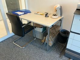 Schreibtisch