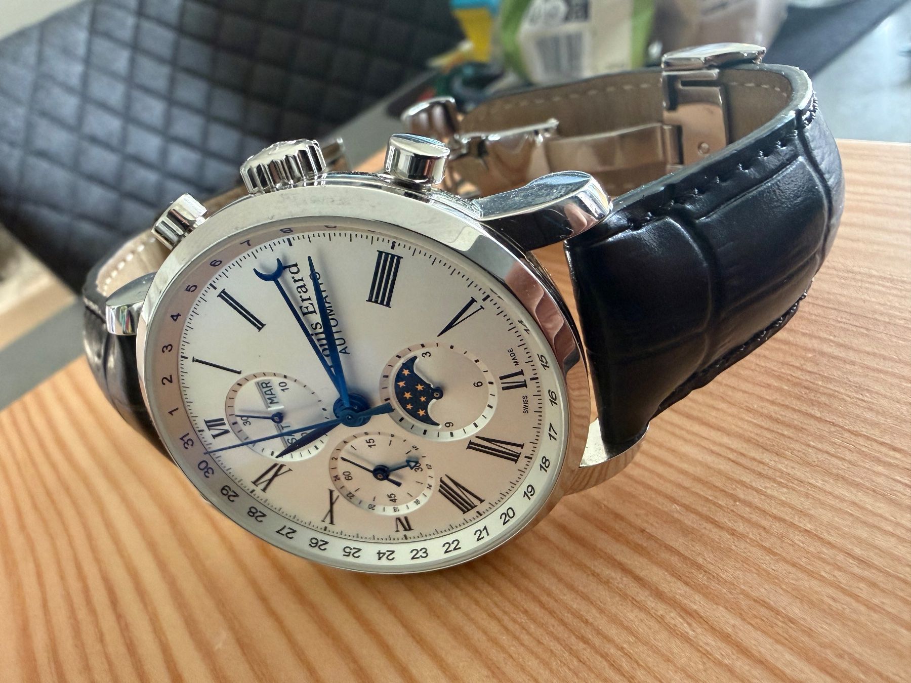Louis Erard Orologi: Louis Erard excellence chronograph moonphase – Usato da La Chaux-de-Fonds venduto da cur_6qhf 3