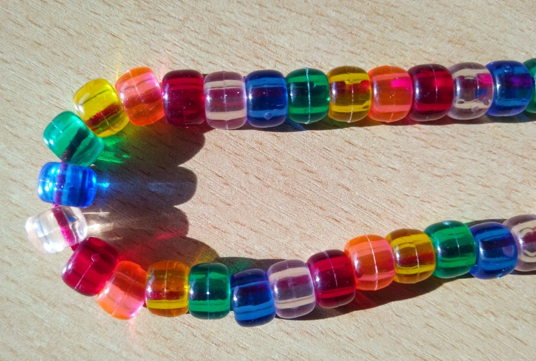Bracciali & Braccialetti: Handgemachtes Regenbogen Perlen-Armband – Nuovo (secondo la descrizione) da Jona venduto da Argus36 3