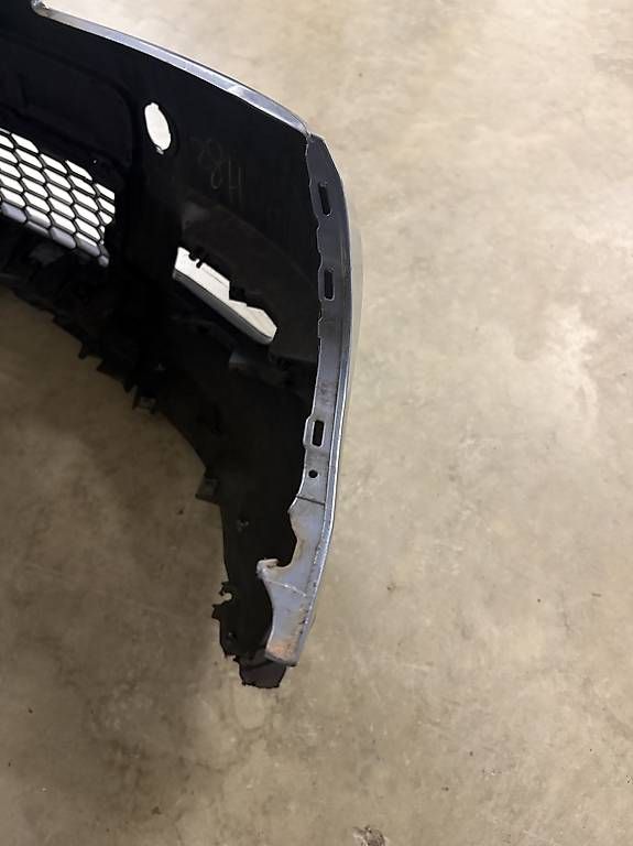 Tutti pezzi di ricambio auto: Mazda 3 BK MPS Frontstossstange  – Usato da Oberkulm venduto da max_l6jr 1