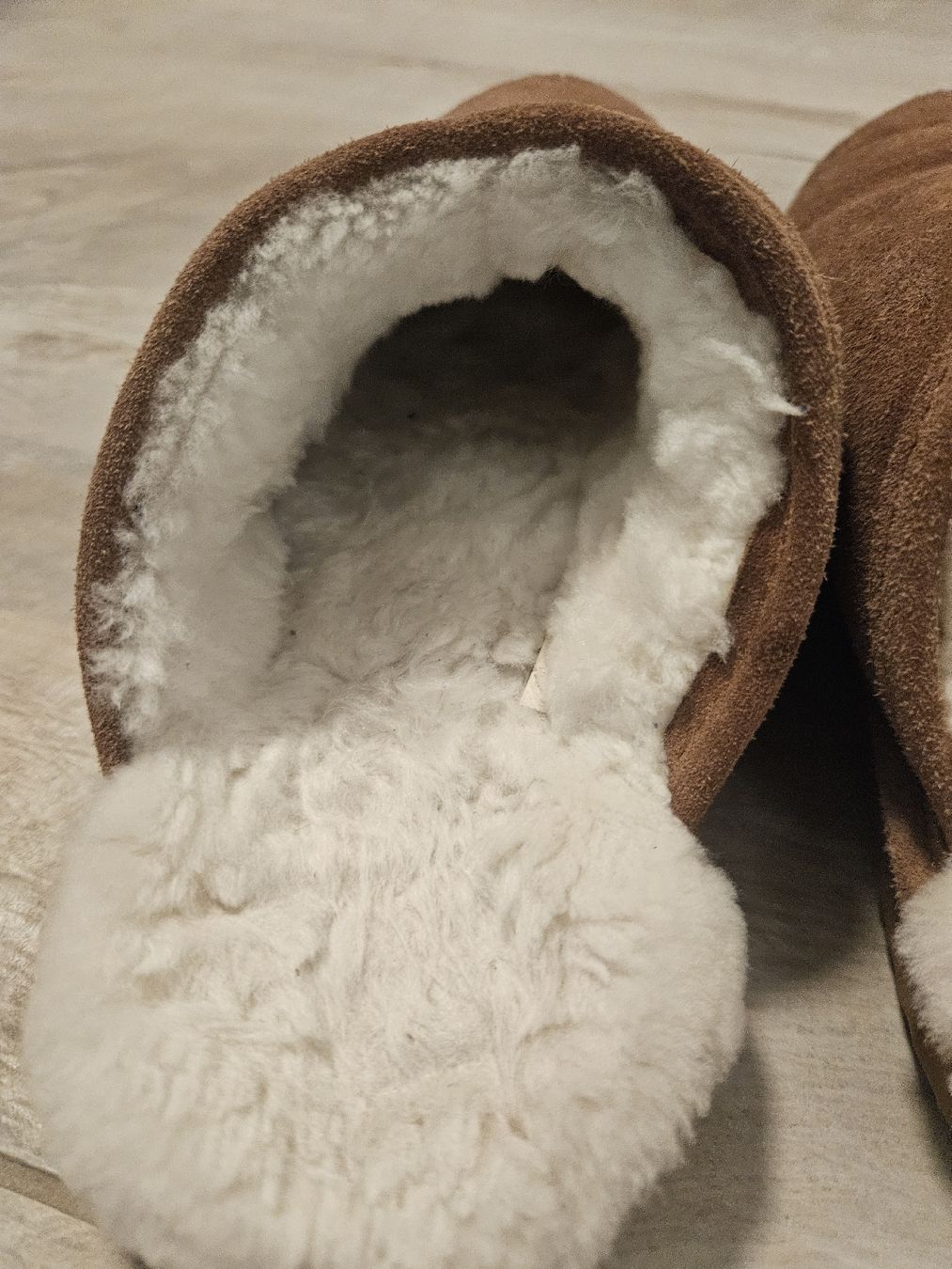 Scarpe da donna: Kuschelige Lammfell Hausschuhe, Grösse 40 – Usato da Brugg AG venduto da Kitycity 2