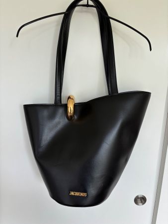 Jacquemus Handtasche Leder Schwarz kaum getragen.