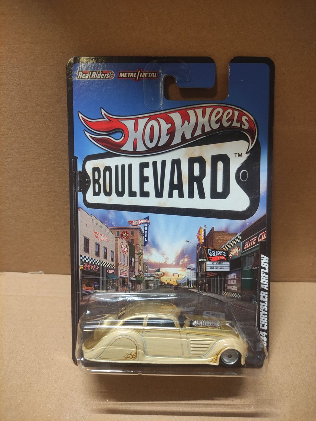 Hot Wheels Modellini d'auto: Hot Wheels Boulevard - 1934 Chrysler Airflow – Nuovo (secondo la descrizione) da Basel venduto da hotwheeler70