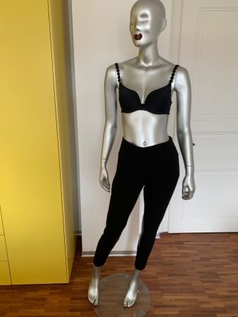 AKRIS: Exklusive schwarze Reit-Hose mit Kunstledereinsatz 38