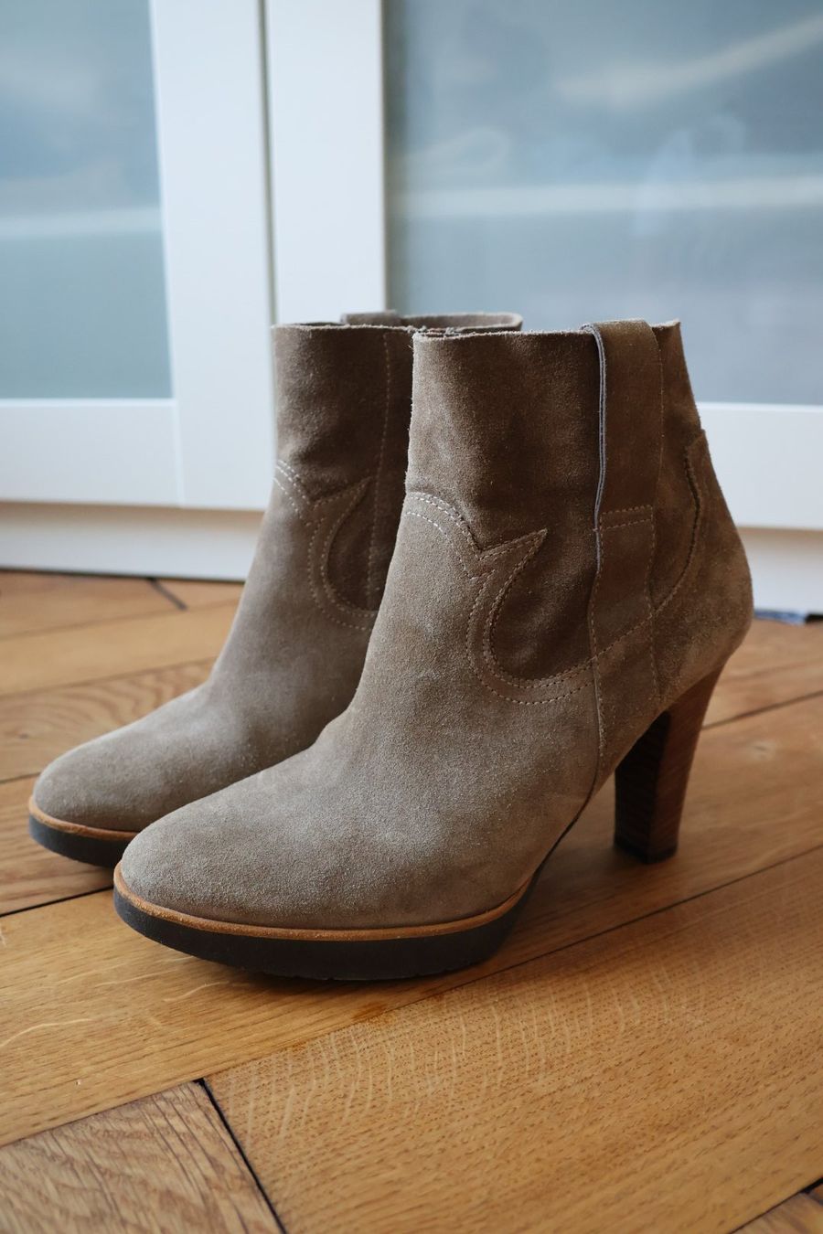 Paul Green Damenschuhe: Beige Wildleder-Stiefeletten – Gebraucht aus Winterthur von jul_v9wx