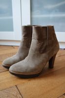 Beige Wildleder-Stiefeletten