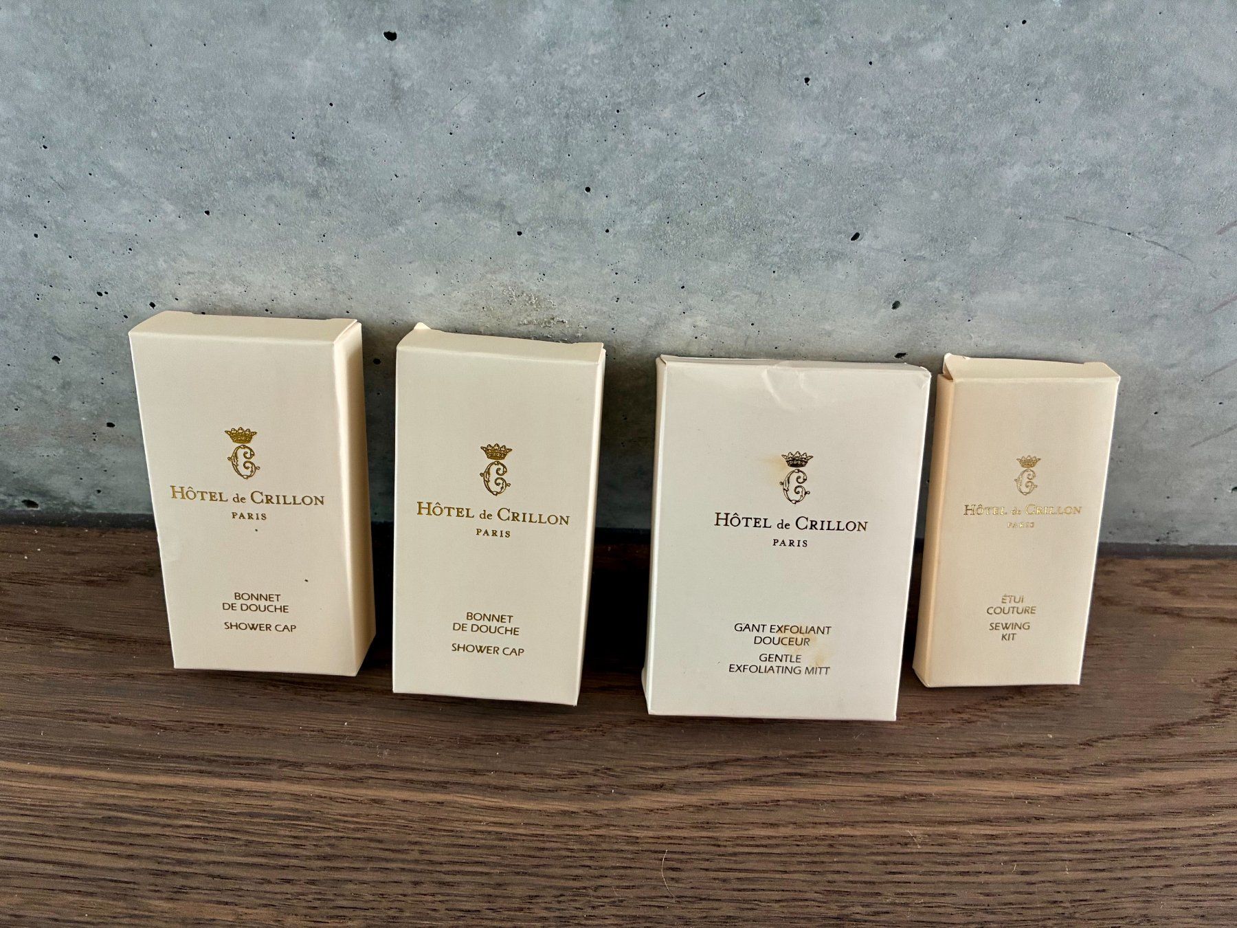 Altro per la cura del corpo: Hôtel de Crillon Paris - Ensemble de produits – Nuovo e nell'imballaggio originale da Vésenaz venduto da atadde