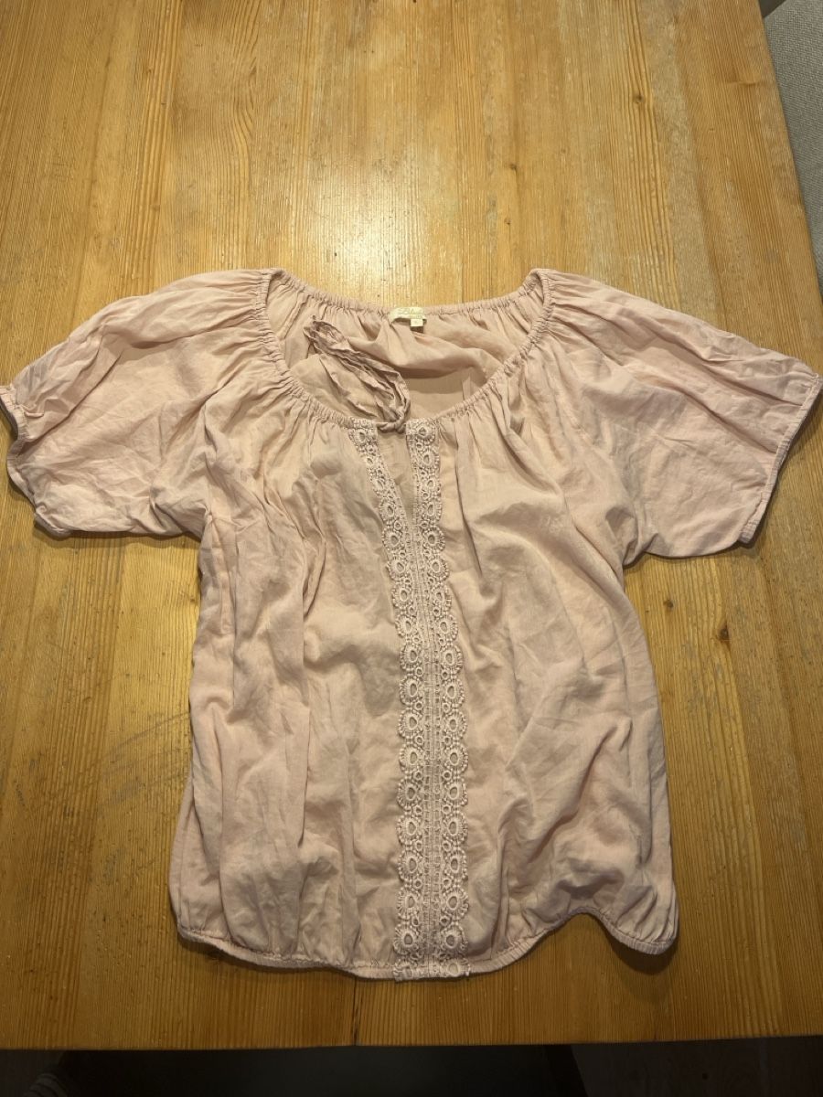 Tops: Damen Bluse Rosa Grösse L mit Spitze  – D'occasion à Thun par pri_655z
