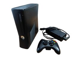 Xbox 360 Slim 250Gb (Manette, Câble + Jeu Offert)