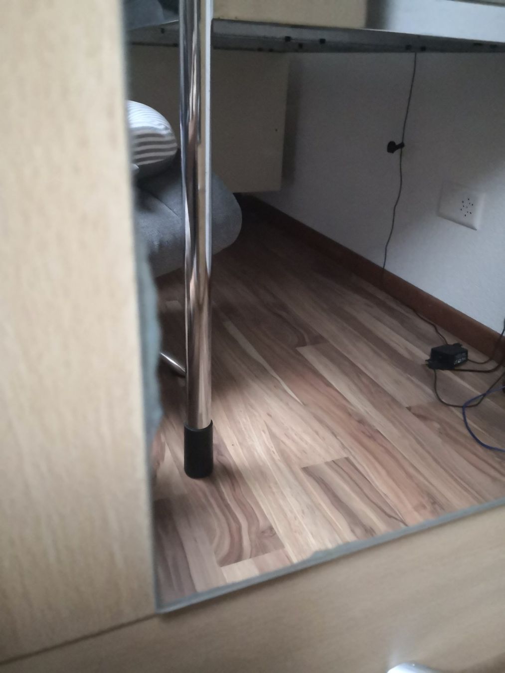 Armadi: Kleiderschrank mit einem separaten Aufbaumöbel. – Usato da Schwyz venduto da fre_v8g9 4