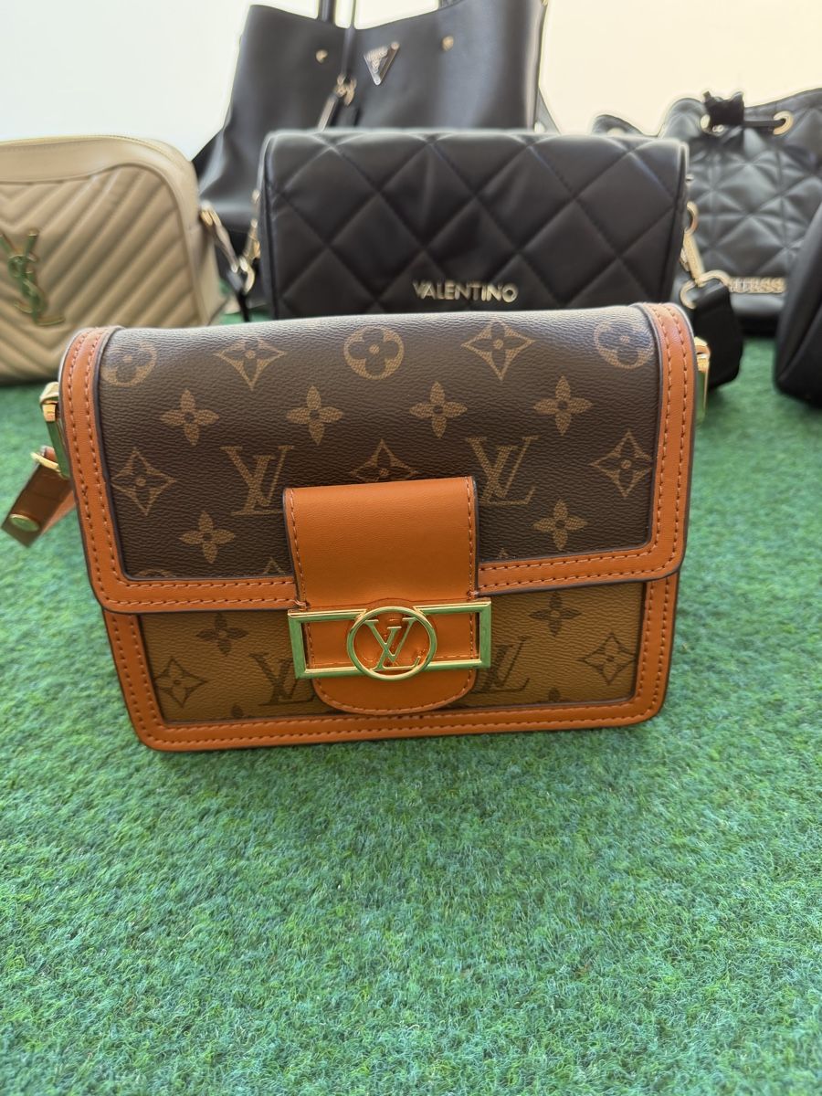 Borse da donna: 8 Handtaschen Guess Valentino und weitere – Nuovo (secondo la descrizione) da Riehen venduto da Hamohaustechnik 3