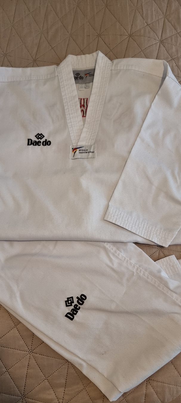 Kimono: Taekwondo kimono 140 cm – Usato da Glattpark(Opfikon) venduto da TatianaVladimirova 5