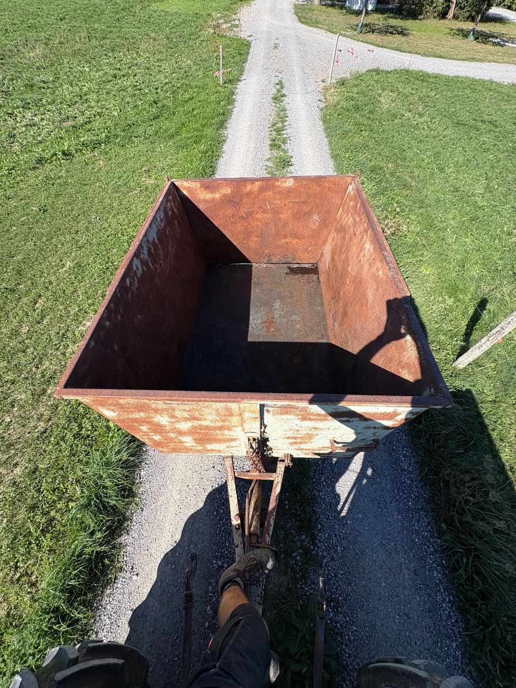 Autoribaltabili: Kipper, landwirtschaftlicher Anhänger – Usato da Zollikofen venduto da mei_6fff 3